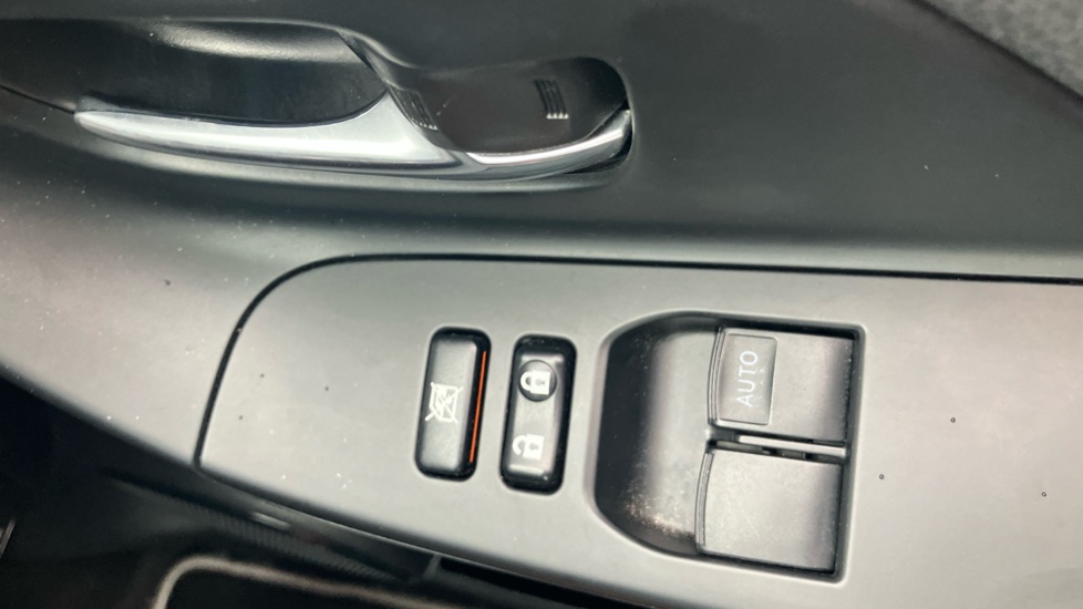 Toyota Yaris 1.5 Hybrid Design 5dr CVT Hybrid Hatchback - Image 30