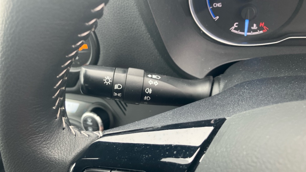 Toyota Yaris 1.5 Hybrid Design 5dr CVT Hybrid Hatchback - Image 31