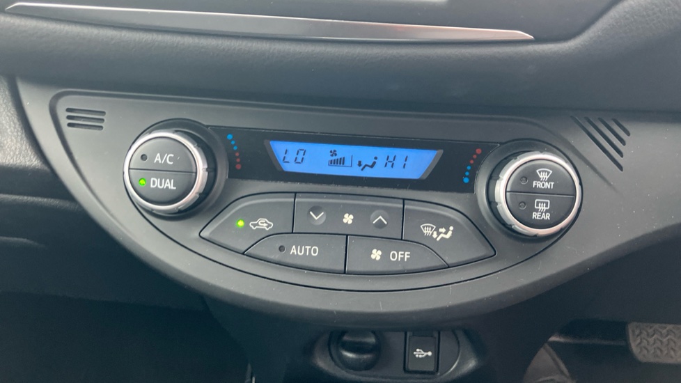 Toyota Yaris 1.5 Hybrid Design 5dr CVT Hybrid Hatchback - Image 33