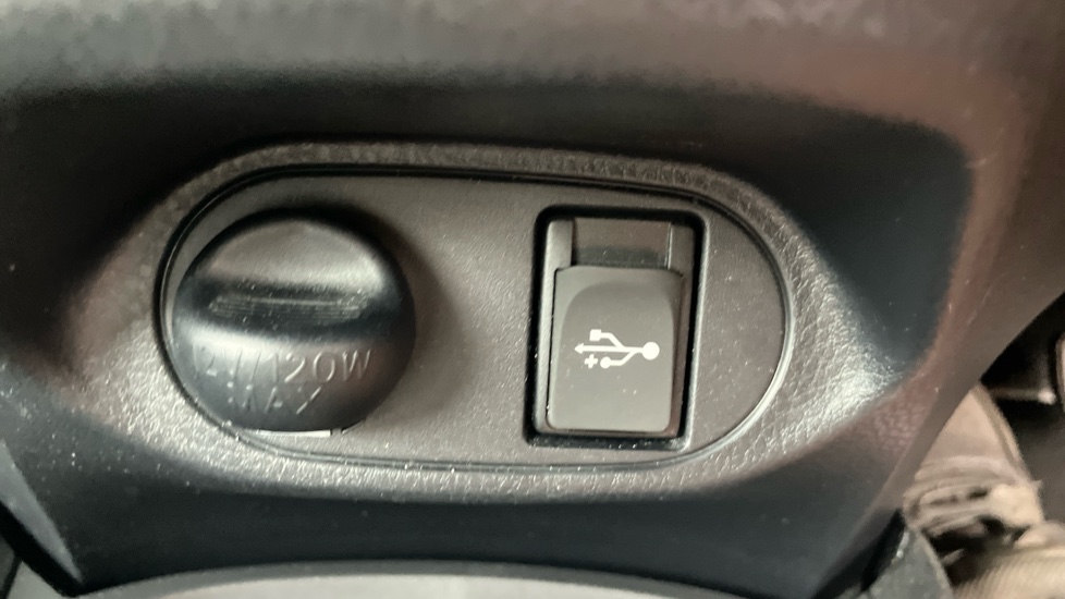 Toyota Yaris 1.5 Hybrid Design 5dr CVT Hybrid Hatchback - Image 34