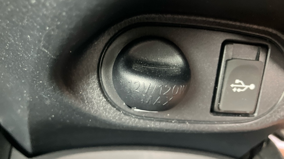 Toyota Yaris 1.5 Hybrid Design 5dr CVT Hybrid Hatchback - Image 35