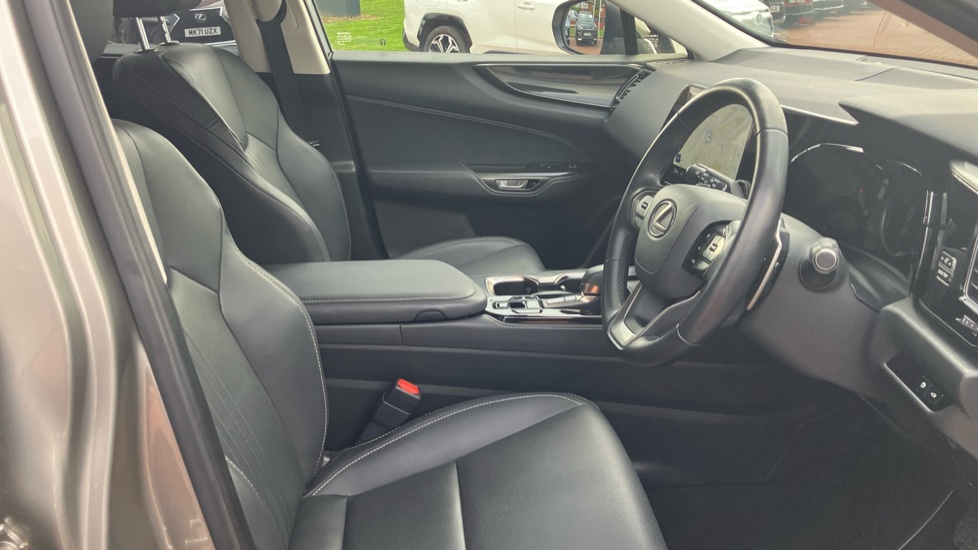 Lexus NX 350h 2.5 5dr E-CVT 2WD Hybrid Estate - Image 12