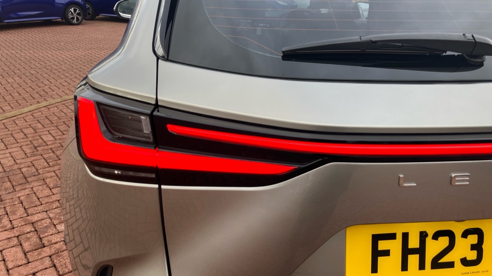 Lexus NX 350h 2.5 5dr E-CVT 2WD Hybrid Estate - Image 21