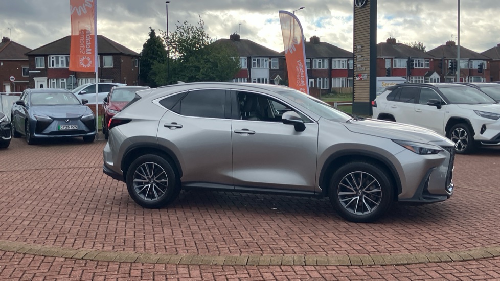 Lexus NX 350h 2.5 5dr E-CVT 2WD Hybrid Estate - Image 23