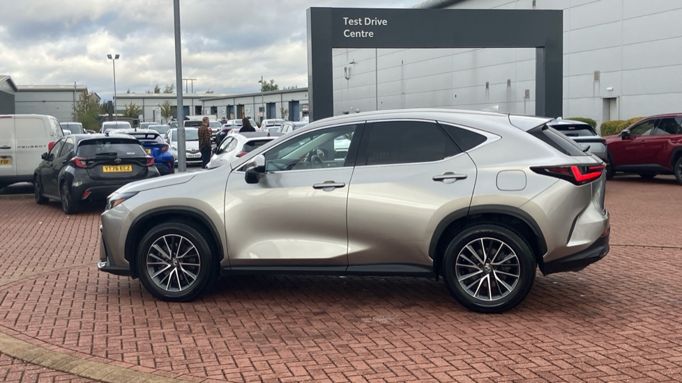 Lexus NX 350h 2.5 5dr E-CVT 2WD Hybrid Estate - Image 24