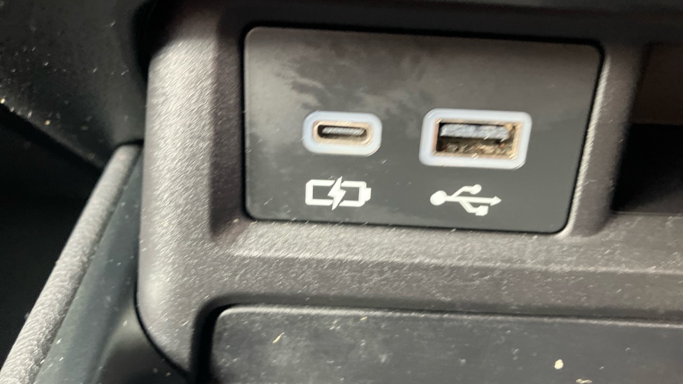 Lexus NX 350h 2.5 5dr E-CVT 2WD Hybrid Estate - Image 34