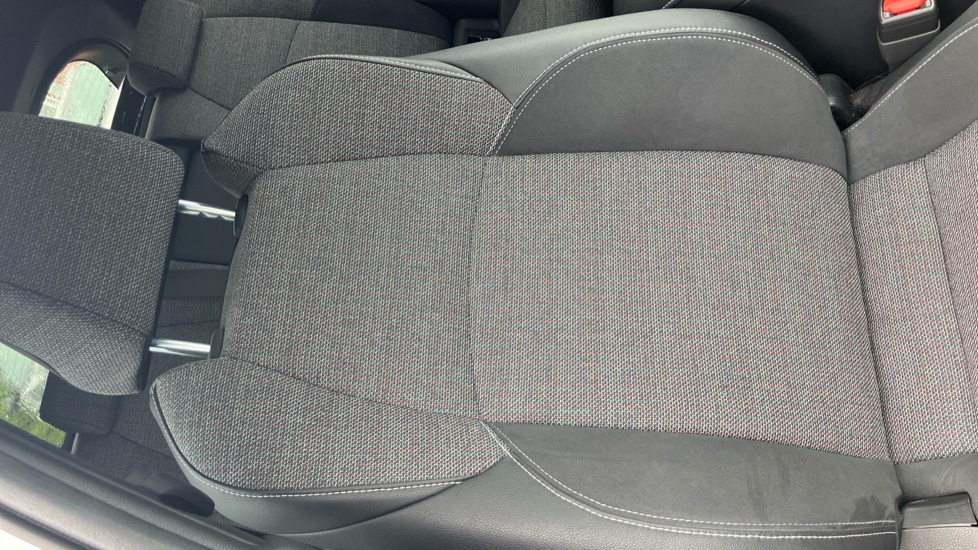 Toyota Corolla 1.8 Hybrid Design 5dr CVT Hybrid Hatchback - Image 14