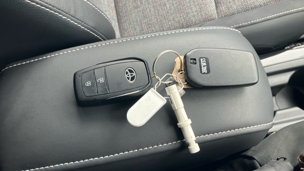 Toyota Corolla 1.8 Hybrid Design 5dr CVT Hybrid Hatchback - Image 28