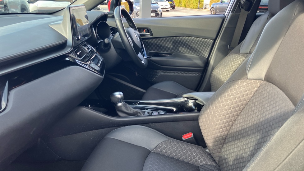 Toyota C-HR 1.8 Hybrid Design 5dr CVT Hybrid Hatchback - Image 5