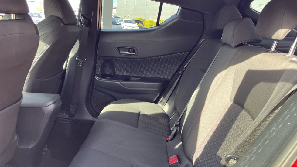 Toyota C-HR 1.8 Hybrid Design 5dr CVT Hybrid Hatchback - Image 15