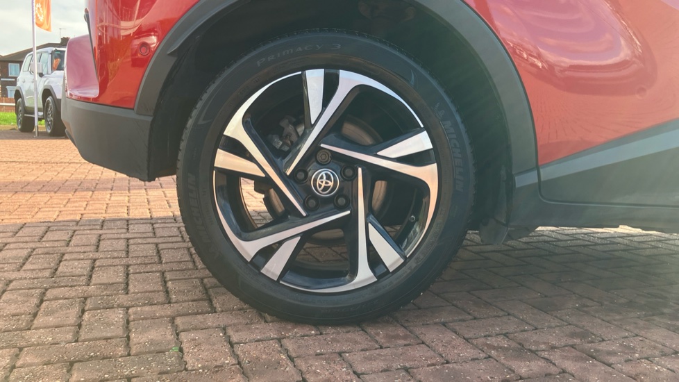 Toyota C-HR 1.8 Hybrid Design 5dr CVT Hybrid Hatchback - Image 25