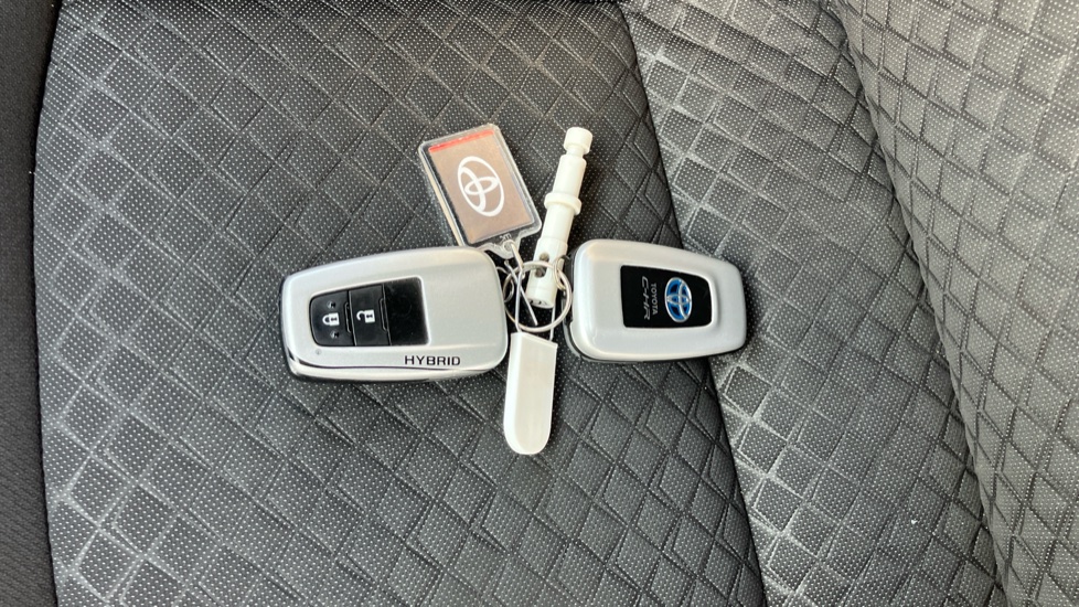 Toyota C-HR 1.8 Hybrid Design 5dr CVT Hybrid Hatchback - Image 28