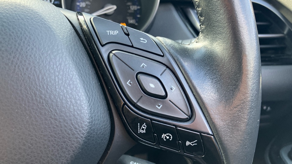 Toyota C-HR 1.8 Hybrid Design 5dr CVT Hybrid Hatchback - Image 29