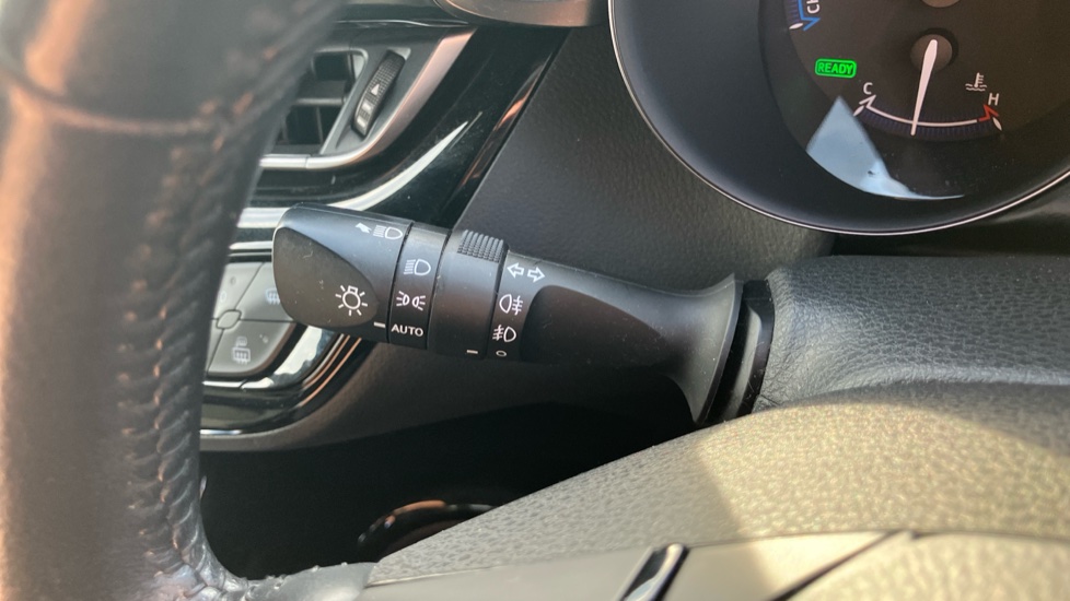Toyota C-HR 1.8 Hybrid Design 5dr CVT Hybrid Hatchback - Image 31