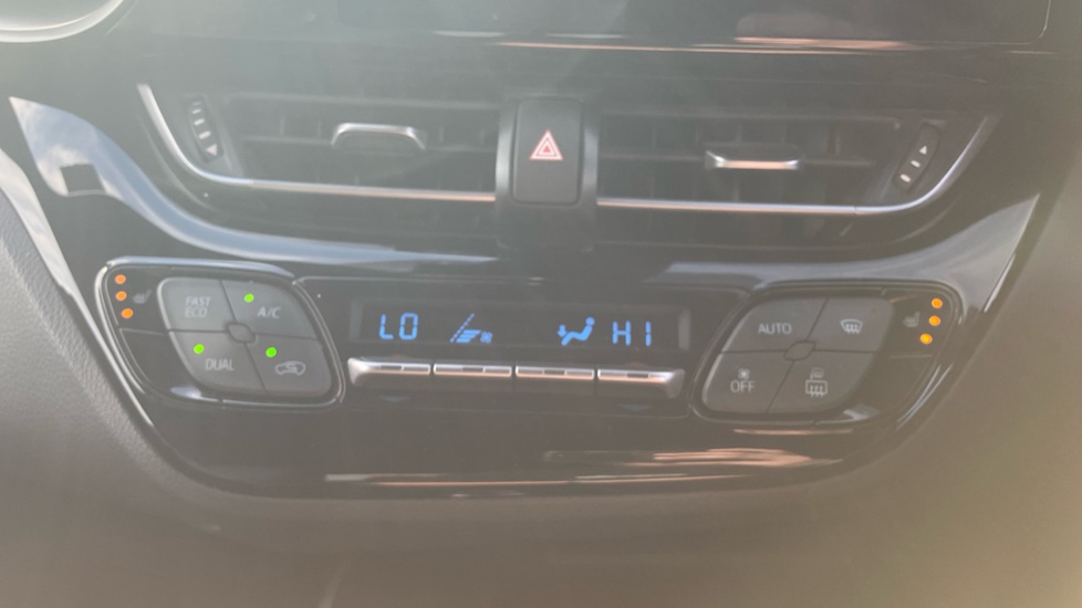 Toyota C-HR 1.8 Hybrid Design 5dr CVT Hybrid Hatchback - Image 33