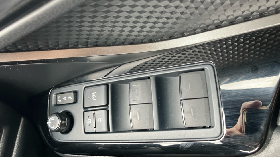 Toyota C-HR 1.8 Hybrid Excel 5dr CVT Hybrid Hatchback - Image 30