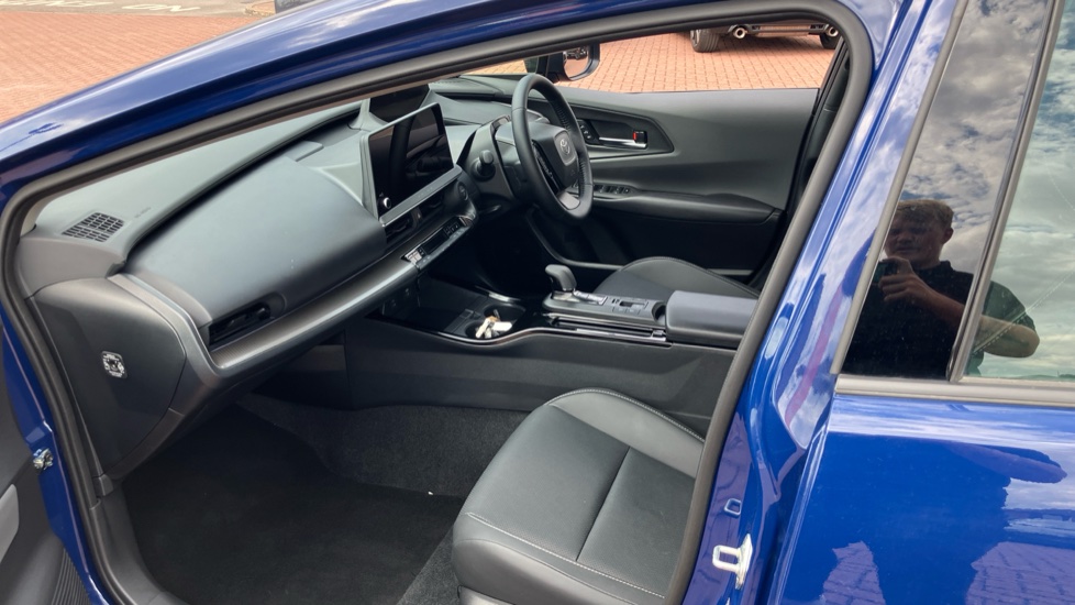 Toyota Prius 2.0 PHEV Excel 5dr CVT Hatchback - Image 5