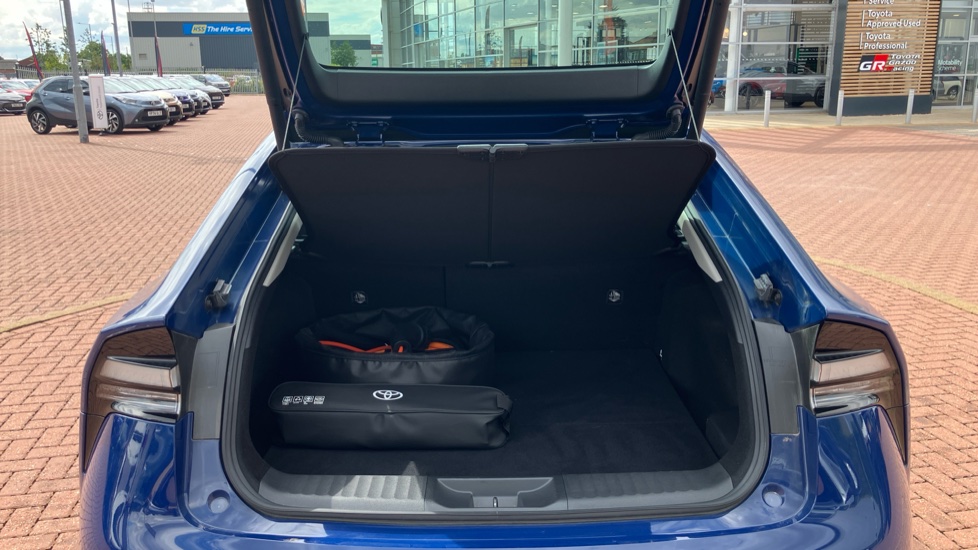 Toyota Prius 2.0 PHEV Excel 5dr CVT Hatchback - Image 13