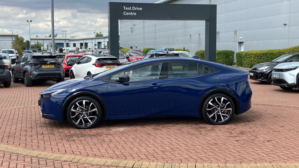 Toyota Prius 2.0 PHEV Excel 5dr CVT Hatchback - Image 24