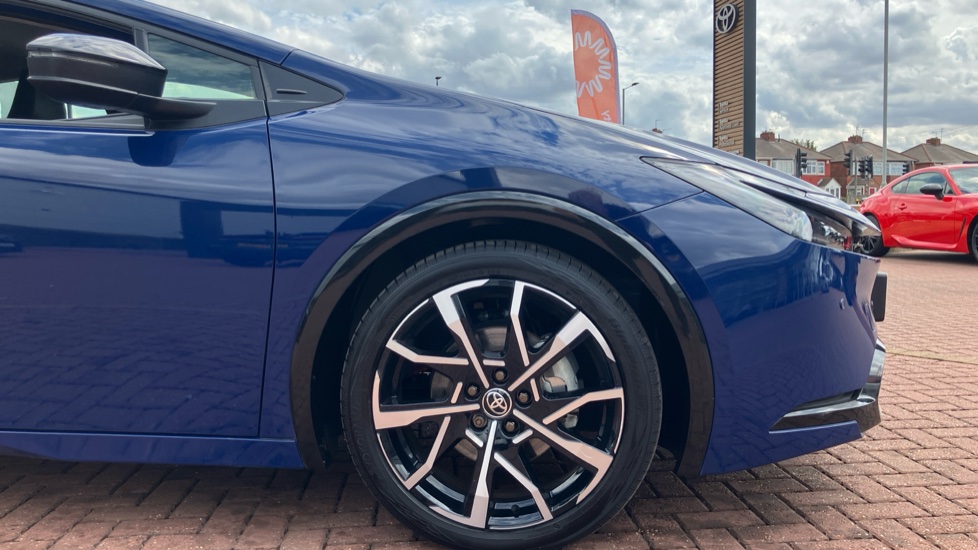 Toyota Prius 2.0 PHEV Excel 5dr CVT Hatchback - Image 25