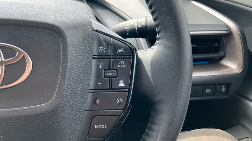 Toyota Prius 2.0 PHEV Excel 5dr CVT Hatchback - Image 30