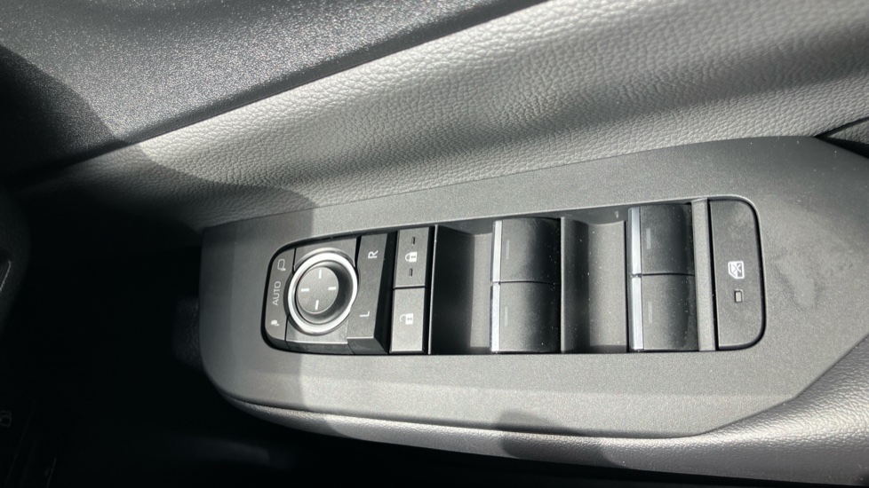 Toyota Prius 2.0 PHEV Excel 5dr CVT Hatchback - Image 31