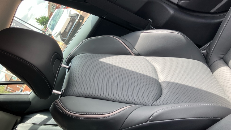 Toyota Prius 2.0 PHEV Excel 5dr CVT Hatchback - Image 58