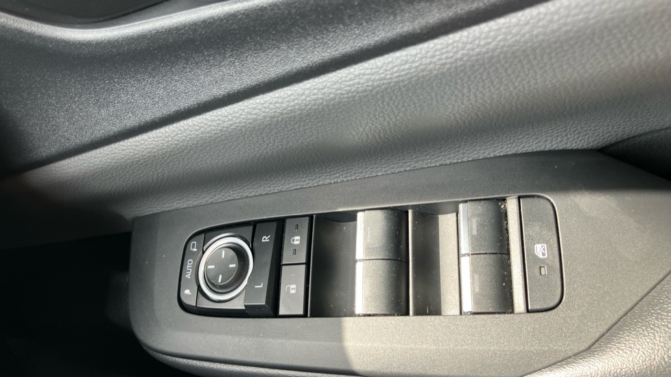 Toyota Prius 2.0 PHEV Design 5dr CVT Hatchback - Image 30