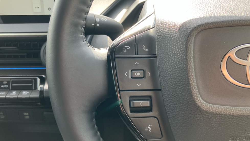 Toyota Prius 2.0 PHEV Design 5dr CVT Hatchback - Image 34