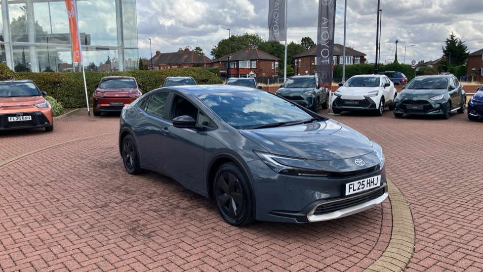 Toyota Prius 2.0 PHEV Design 5dr CVT Hatchback - Image 50