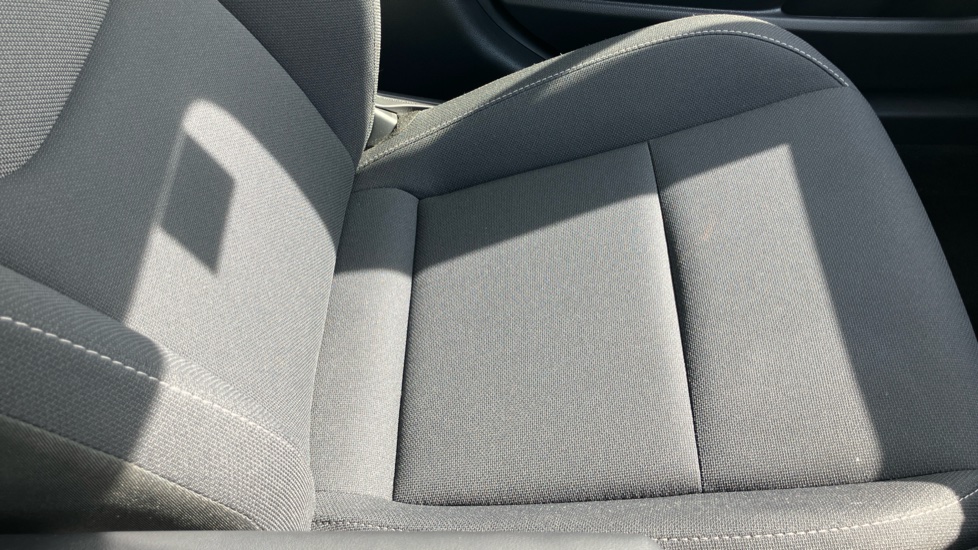 Toyota Prius 2.0 PHEV Design 5dr CVT Hatchback - Image 60