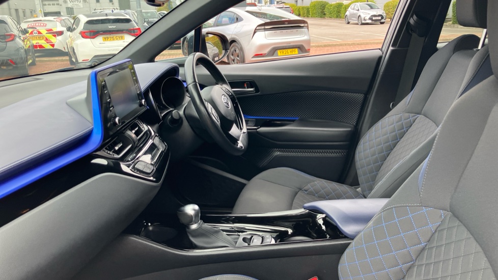 Toyota C-HR 2.0 Hybrid Dynamic 5dr CVT Hybrid Hatchback - Image 5