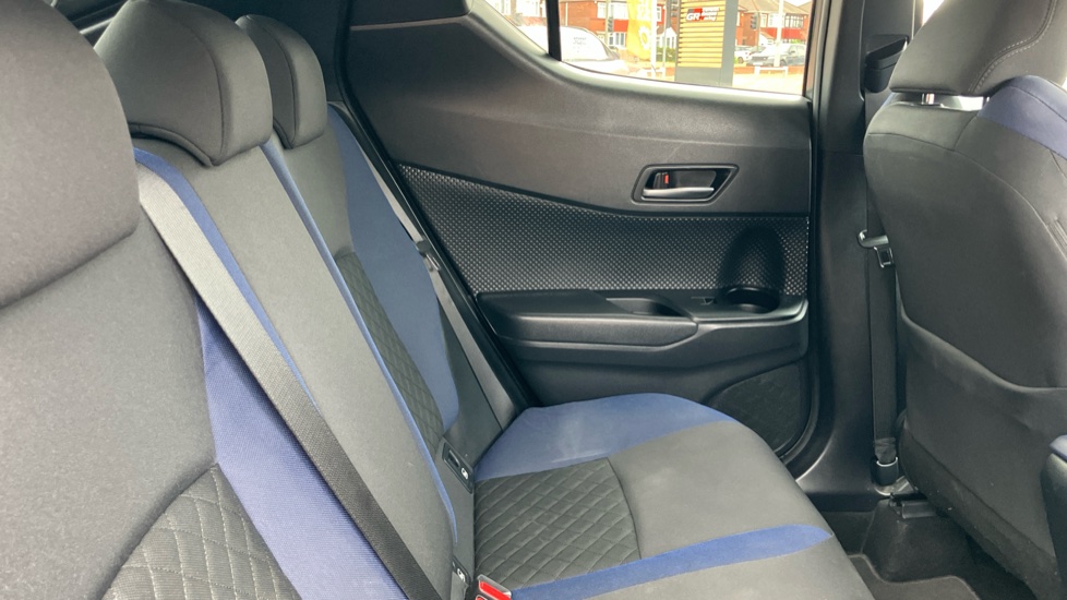 Toyota C-HR 2.0 Hybrid Dynamic 5dr CVT Hybrid Hatchback - Image 8