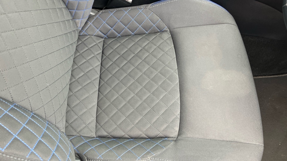 Toyota C-HR 2.0 Hybrid Dynamic 5dr CVT Hybrid Hatchback - Image 17