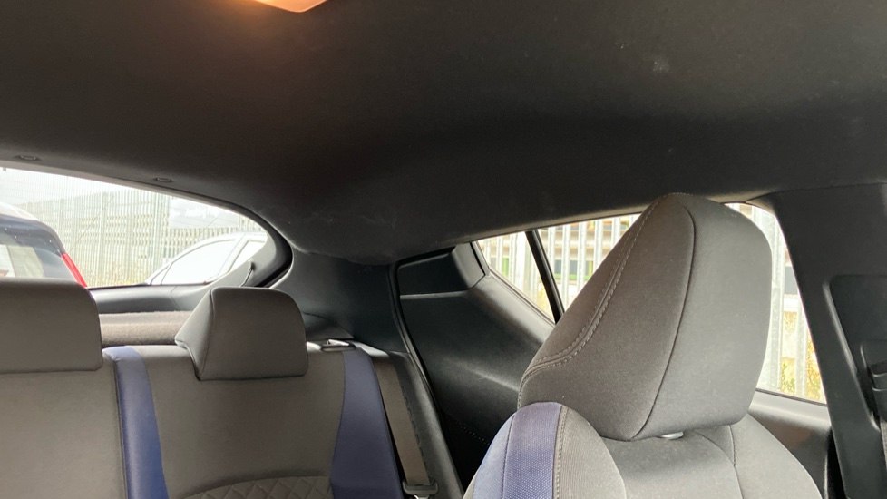 Toyota C-HR 2.0 Hybrid Dynamic 5dr CVT Hybrid Hatchback - Image 19