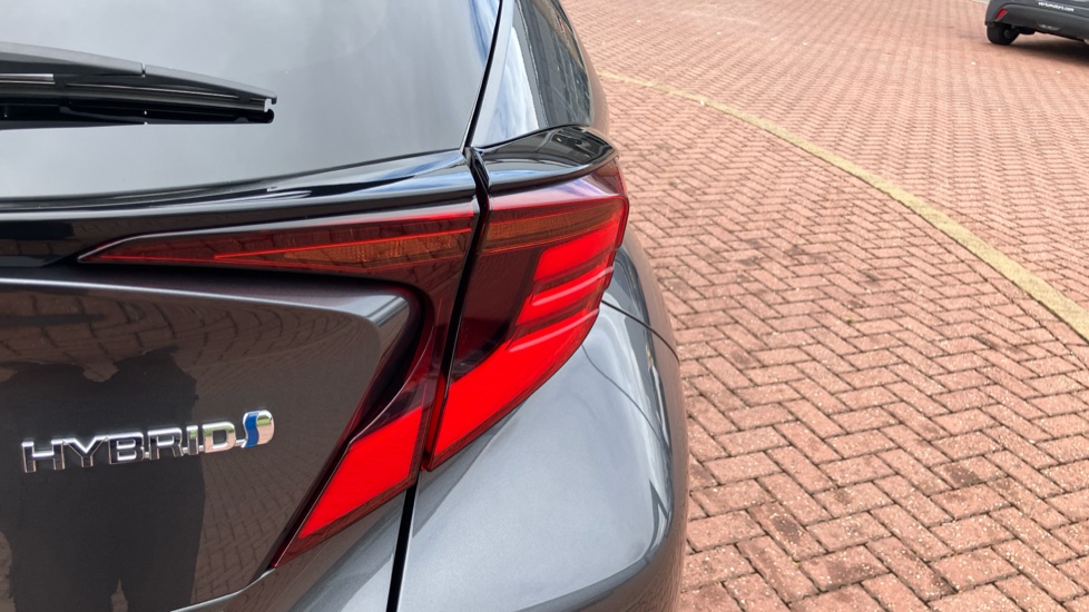 Toyota C-HR 2.0 Hybrid Dynamic 5dr CVT Hybrid Hatchback - Image 21