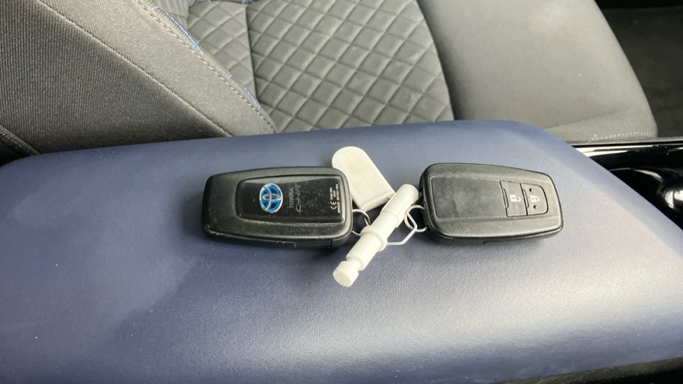 Toyota C-HR 2.0 Hybrid Dynamic 5dr CVT Hybrid Hatchback - Image 28