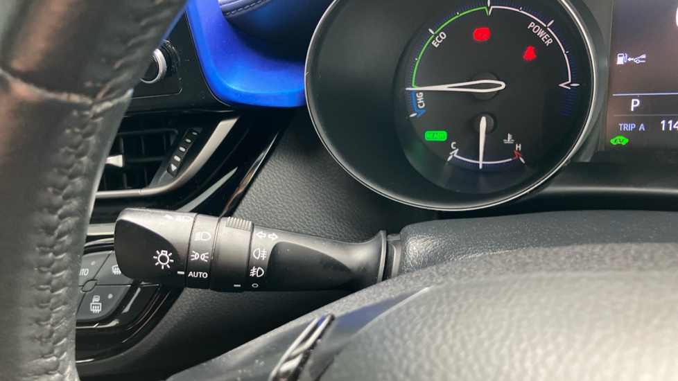 Toyota C-HR 2.0 Hybrid Dynamic 5dr CVT Hybrid Hatchback - Image 31