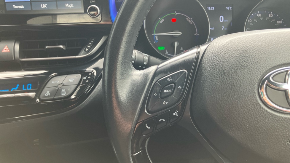 Toyota C-HR 2.0 Hybrid Dynamic 5dr CVT Hybrid Hatchback - Image 34