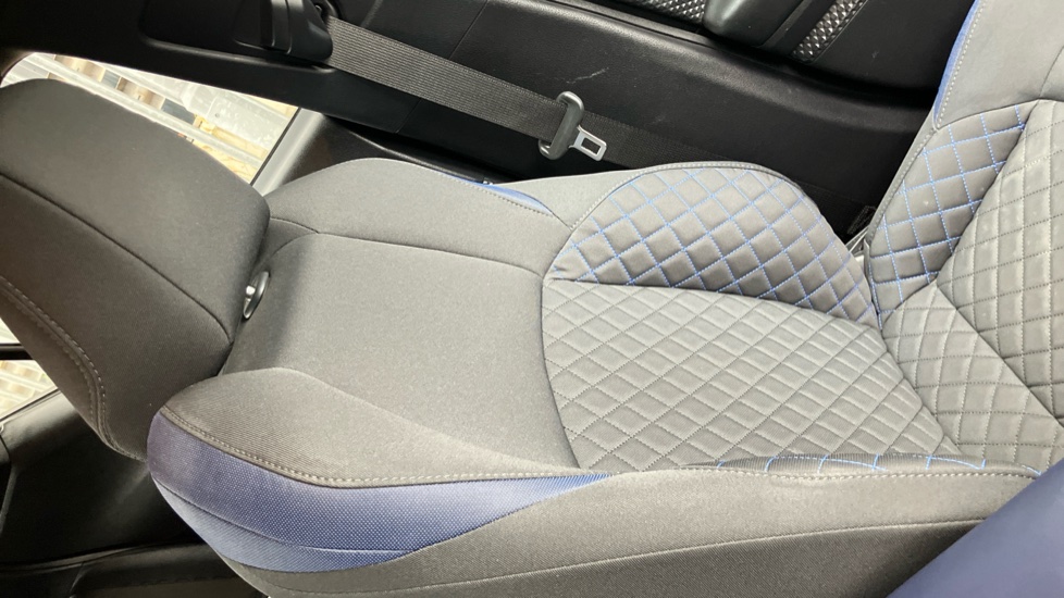 Toyota C-HR 2.0 Hybrid Dynamic 5dr CVT Hybrid Hatchback - Image 59