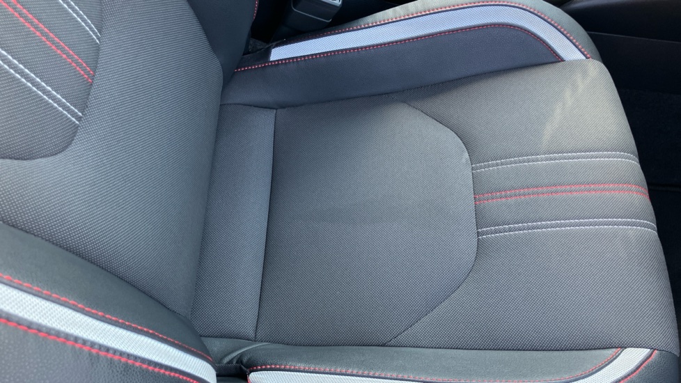 Toyota Corolla 2.0 VVT-i Hybrid GR Sport 5dr CVT Hybrid Hatchback - Image 17