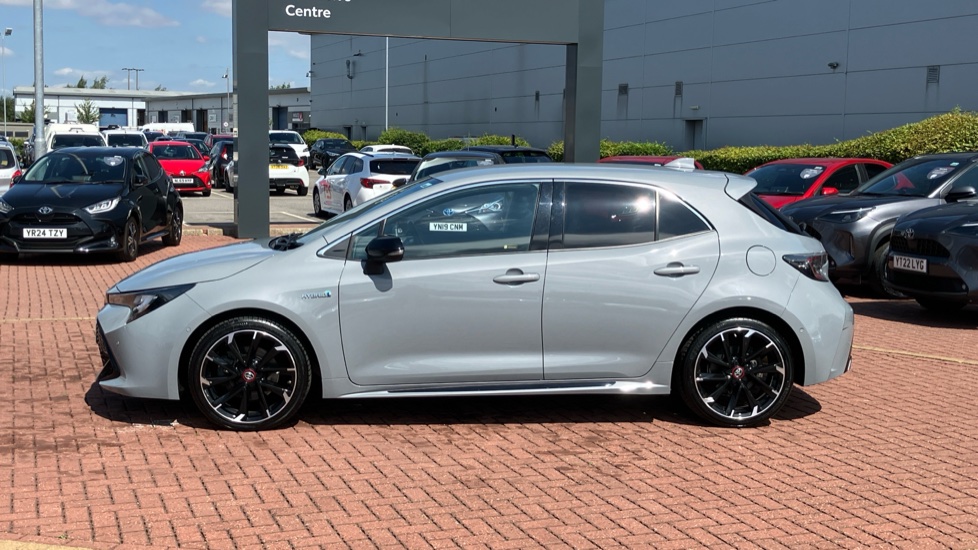 Toyota Corolla 2.0 VVT-i Hybrid GR Sport 5dr CVT Hybrid Hatchback - Image 24