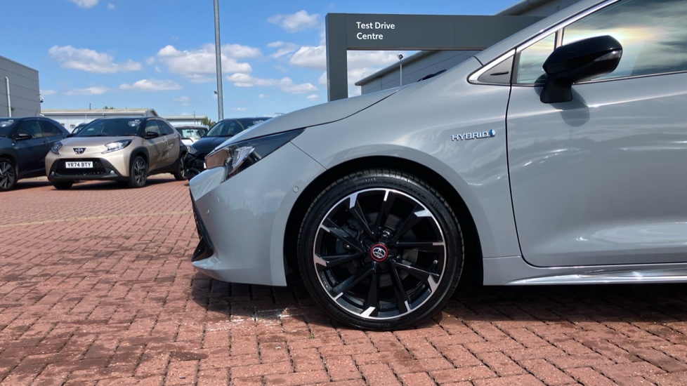 Toyota Corolla 2.0 VVT-i Hybrid GR Sport 5dr CVT Hybrid Hatchback - Image 25