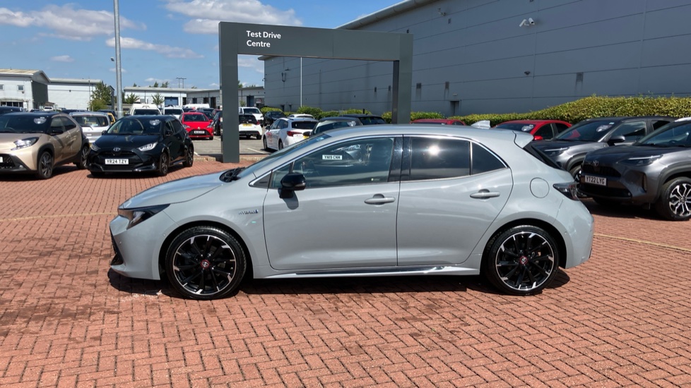 Toyota Corolla 2.0 VVT-i Hybrid GR Sport 5dr CVT Hybrid Hatchback - Image 43