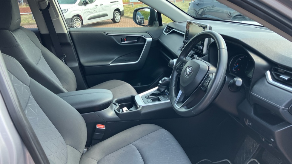 Toyota RAV4 2.5 VVT-i Hybrid Design 5dr CVT 2WD Hybrid Estate - Image 12