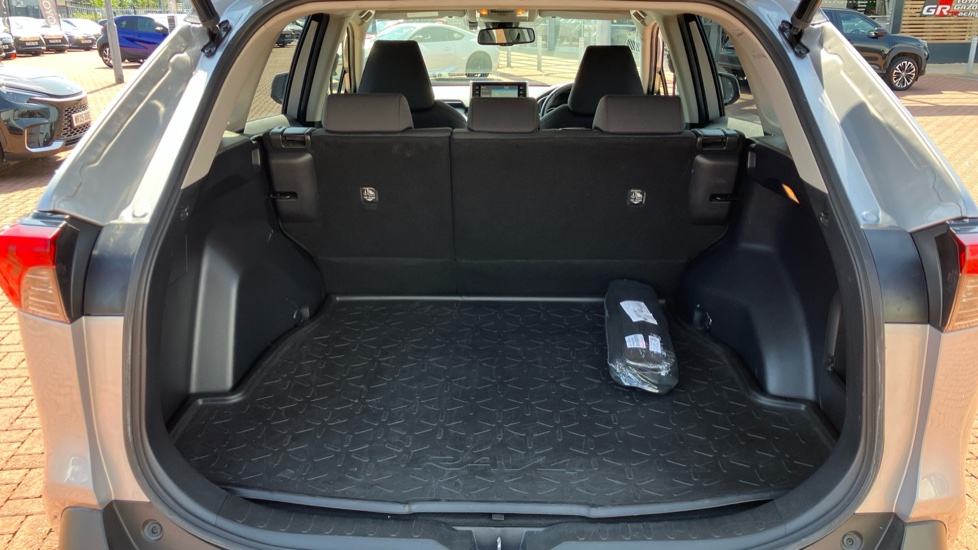 Toyota RAV4 2.5 VVT-i Hybrid Design 5dr CVT 2WD Hybrid Estate - Image 13