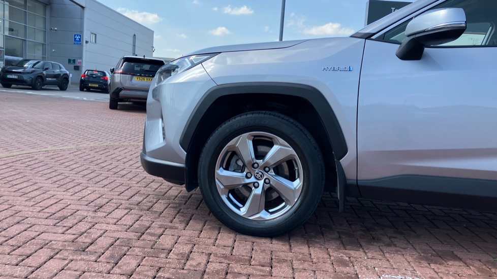 Toyota RAV4 2.5 VVT-i Hybrid Design 5dr CVT 2WD Hybrid Estate - Image 25