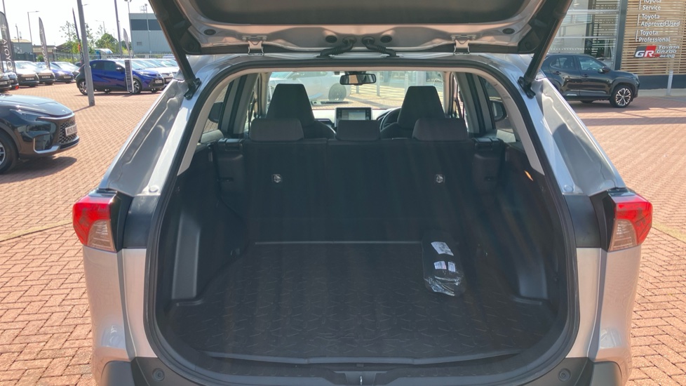 Toyota RAV4 2.5 VVT-i Hybrid Design 5dr CVT 2WD Hybrid Estate - Image 50