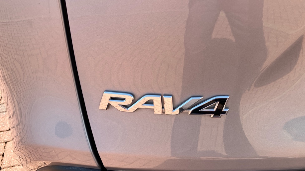 Toyota RAV4 2.5 VVT-i Hybrid Design 5dr CVT 2WD Hybrid Estate - Image 54