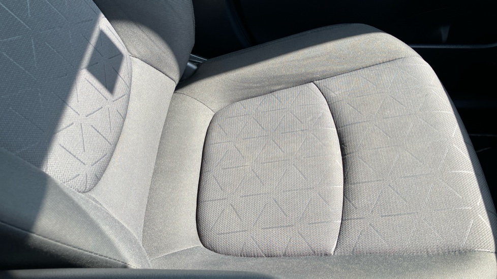 Toyota RAV4 2.5 VVT-i Hybrid Design 5dr CVT 2WD Hybrid Estate - Image 61